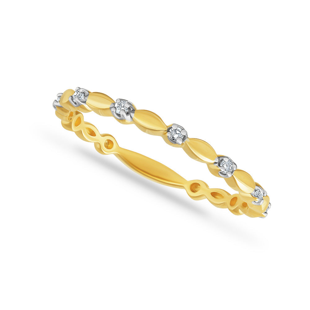 14K GOLD BAND WITH 7 DIAMONDS 0.06CT